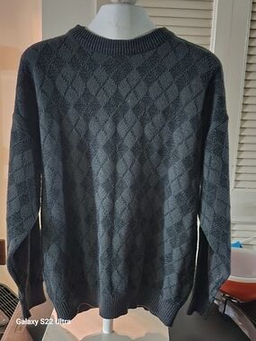 David Taylor Men's Dark Charcoal Argyle Crewneck Sweater